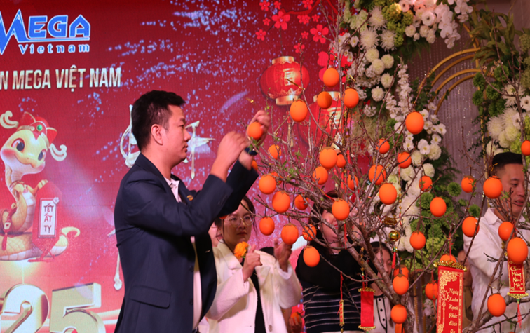 Các nhân sự hái quả may mắn