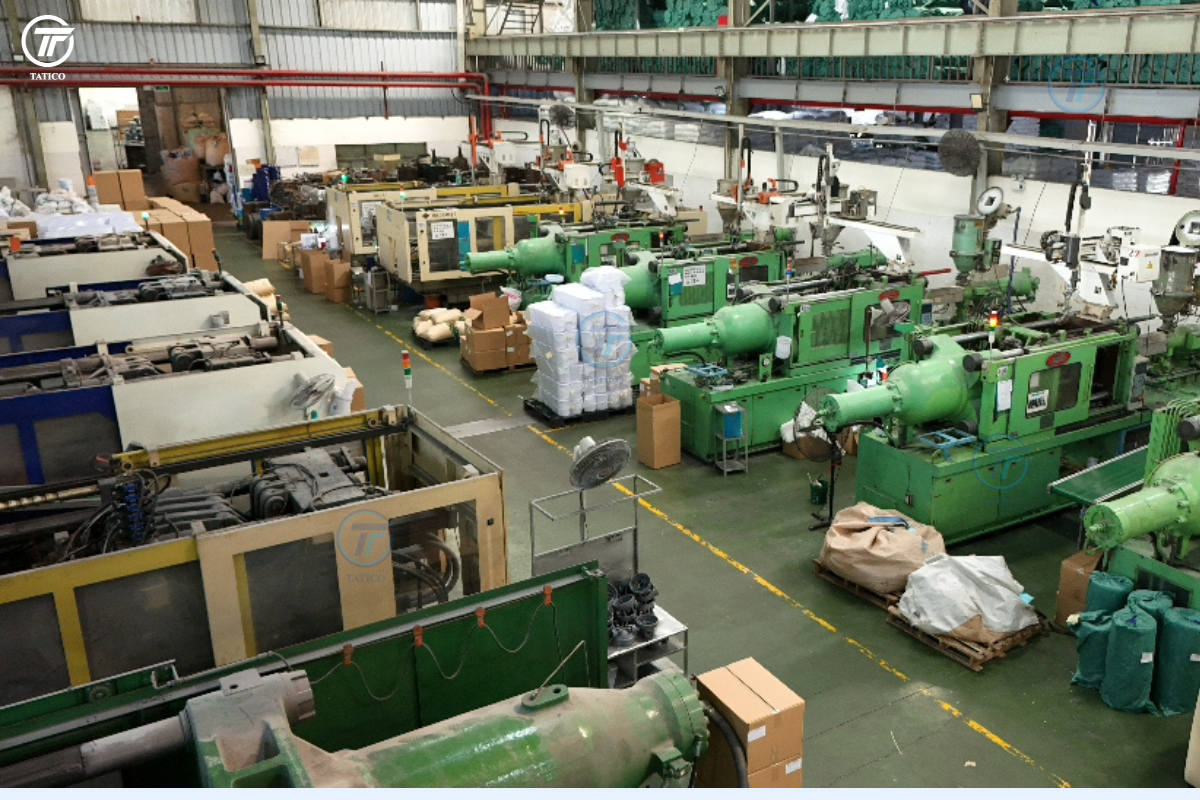 Nh&agrave; m&aacute;y Tatico Việt Nam: xưởng &eacute;p nhựa c&ocirc;ng suất lớn đ&aacute;p ứng nhu cầu sản xuất từ đơn h&agrave;ng nhỏ thử nghiệm đến đơn h&agrave;ng phục vụ cho c&aacute;c thương hiệu cần số lượng lớn